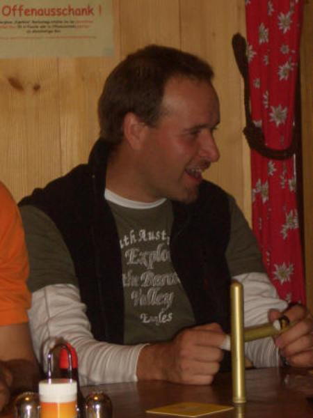 CIMG0950.JPG - ...dr Lüderi spitzt scho mou e Stumpe a...