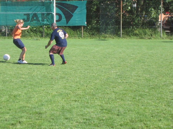 IMG_2947.JPG - ...das isch Tschutte, Meitschi und nid Gummitwist...