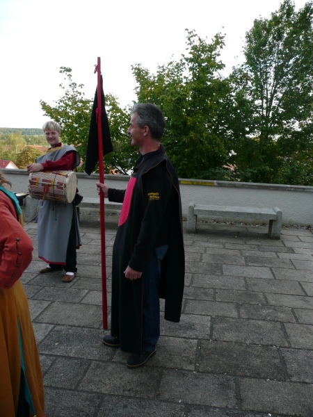 jgureise07 070k.jpg - ...do hei mer üse erscht Kampftruppe-Chef: "Herzog Budi der XIV. vo Lueg und Sto zum Inejoh" (oder so...)