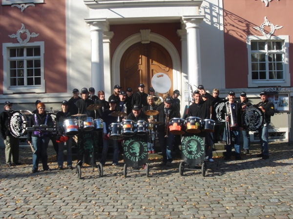 DSC00611.JPG - ...hei, e wüude Huufe vor dem Tore...