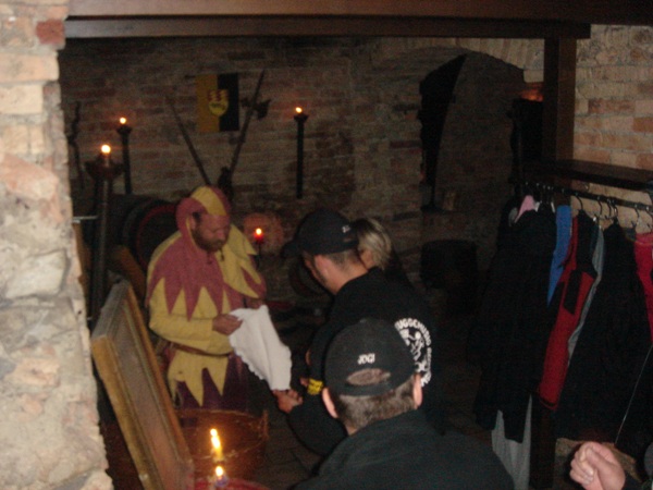 DSC00639.JPG - ...jedefalls darf jede go z'Nacht ässe, i Ritterchäuer...