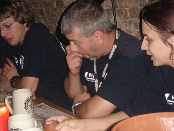 DSC00651.JPG - ...zuerscht grüblet er ir Nase...