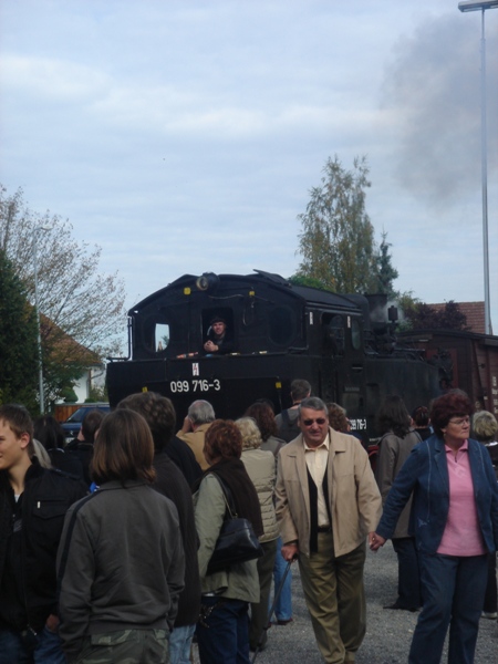 DSC00656.JPG - ...und do chunt scho Dampfbahn cho a z'dampfe...