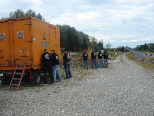 DSC00662.JPG - ...nachere länge Fahrt im Bierwage, mues das haut ou mou si...bevor aui müesse gränne...
