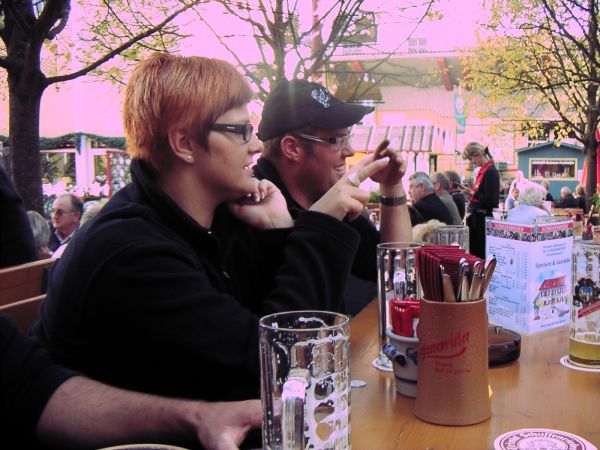 PICT2132.JPG - ...und natürli ou im Biergarte chli gniesse...