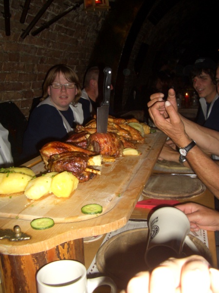 CIMG1265.JPG - ...Genau Miui...darsch die nid eifach dri chralle, zerscht wird gluegt, ob d'Fingernegu suber si...