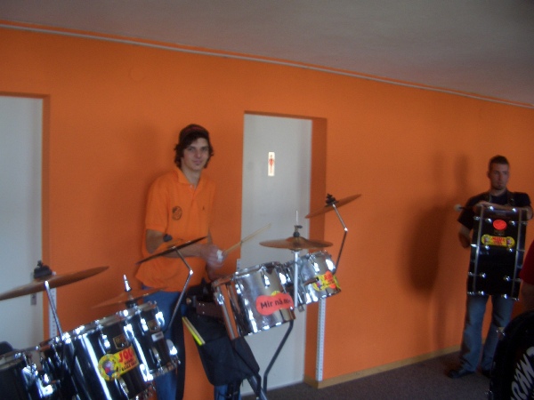 CIMG1400.JPG - ...dr Rhinu isch emu scho ungeduldig und lismet chli uf dr Chuchi ume...