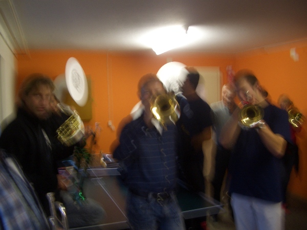 CIMG1427.JPG - ...wie gseht, die Cam het irgend es Problem oder spiele mir so hundsmiserabel, das si fasch explodiert?...