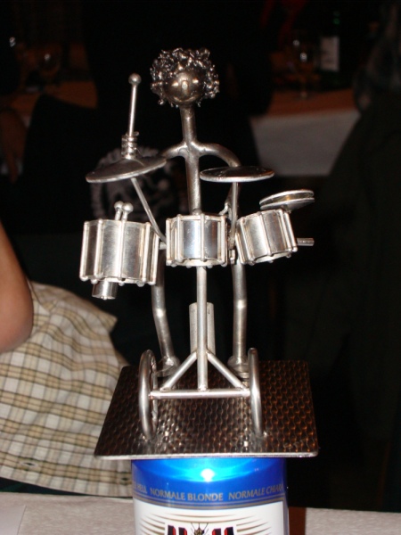 DSC00065.JPG - ...s'Spinöggeli ufem Jogidrink...Merci vüu mou, isch mega geil...s'het scho e Ehreplatz...