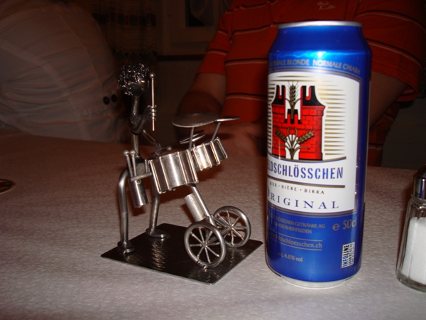 DSC00079.JPG - ...s'Spinöggeli isch gli bim Jogidrink...