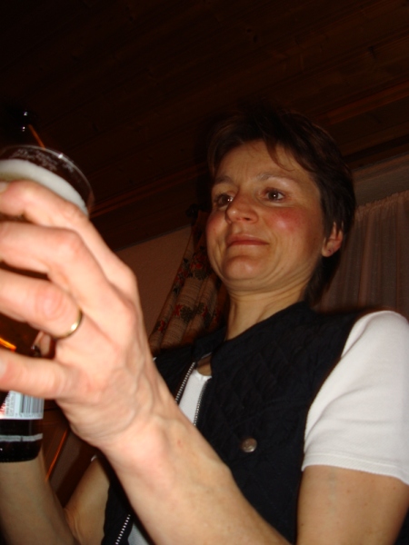 DSC00082.JPG - ...s'Ruth verteilt Jogidrinks am Meter...