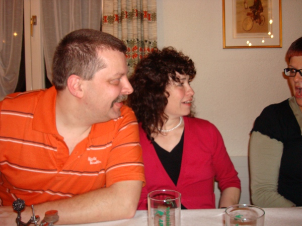 DSC00095.JPG - ...s'git glich vüu z'verzöue, wenn me sich so lang nid gseht...