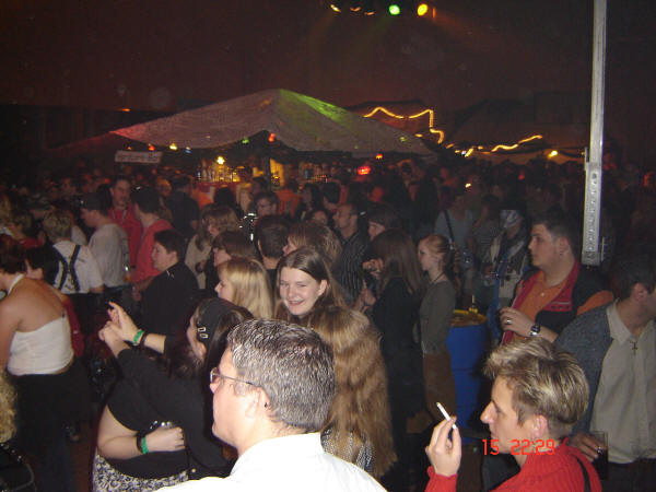 Monstertruck 174.jpg - ...so langsam kracht die Halle zäme...