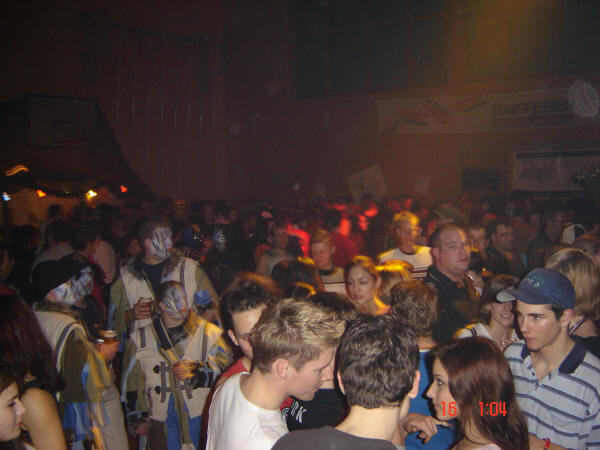 Monstertruck 195.jpg - ...lueg mou das a...