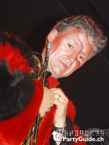 25_Jguparty_2006.jpg - ...gseht ärnscht us, isch aber nur so gschminkt....oder ?