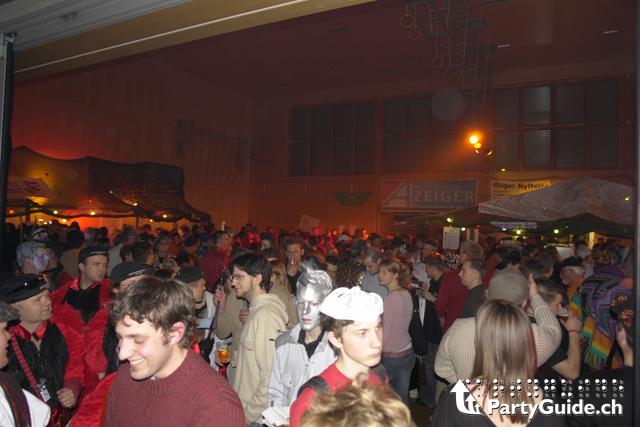 57_Jguparty_2006.jpg - ...und die Halle platzt...