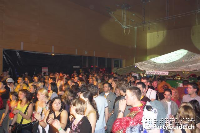 60_Jguparty_2006.jpg - ...und so gsehts us, wenn eigentli scho Schluss wär...auso Schluss...