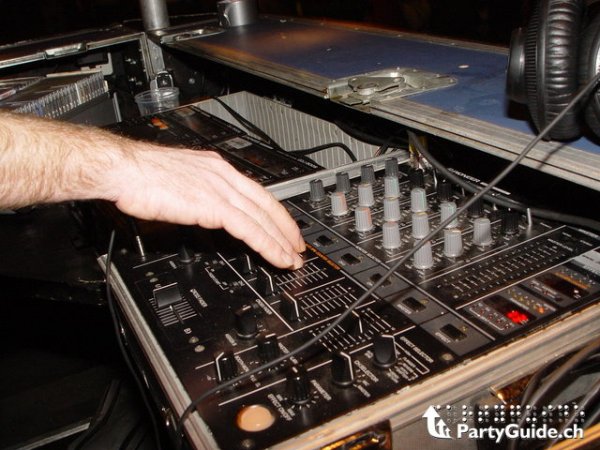 00030667_00002933.jpeg - ...im DJ Tittenraus sis Keyboard...