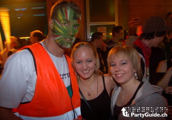 00071188_00001209.jpg - ...naja, do gseht me mou das es hinge no angeri Lüt het...und Baukis...