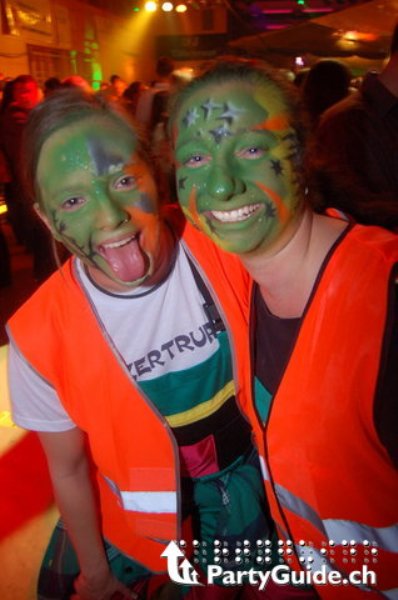 00071188_00001260.jpg - ...e Jguschränzer-Party ohne Baukis, isch wie ne Tschingg ohni Migros-Sack... - meh gits nüm...es si jo alli Föteli glich...vo Partyguide...